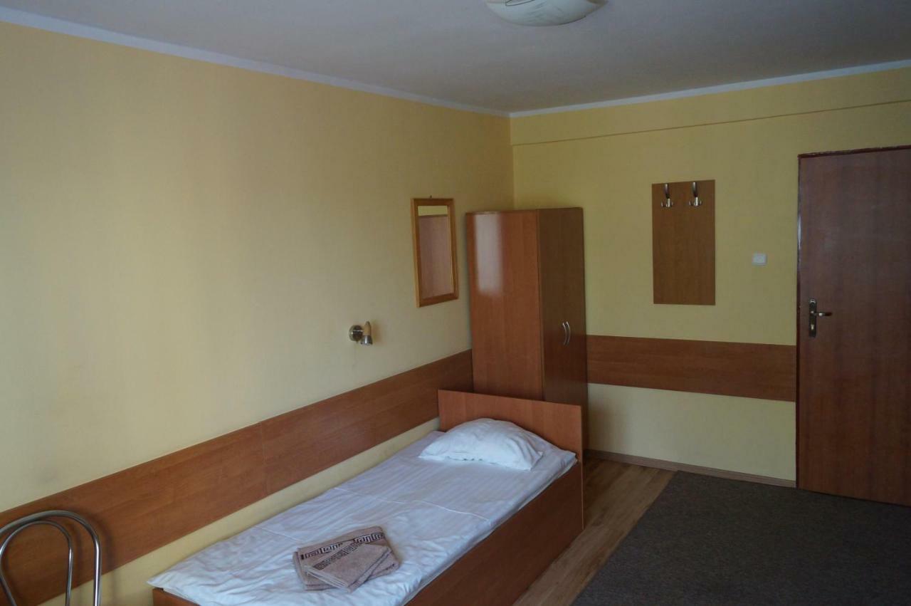 Hotel-Restauracja-Bar Rudka Островец-Свентокшиский Экстерьер фото
