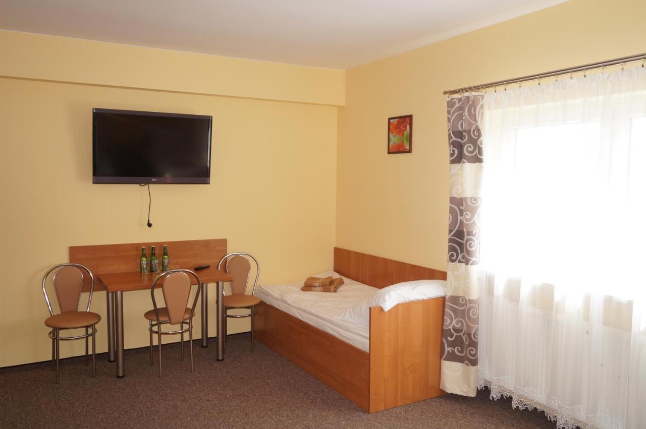Hotel-Restauracja-Bar Rudka Островец-Свентокшиский Экстерьер фото